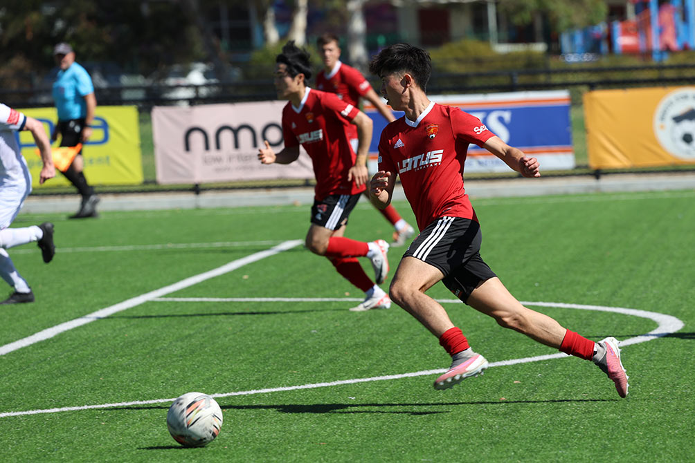 Lalor United Sloga FCでプレーする新倉拓歩選手