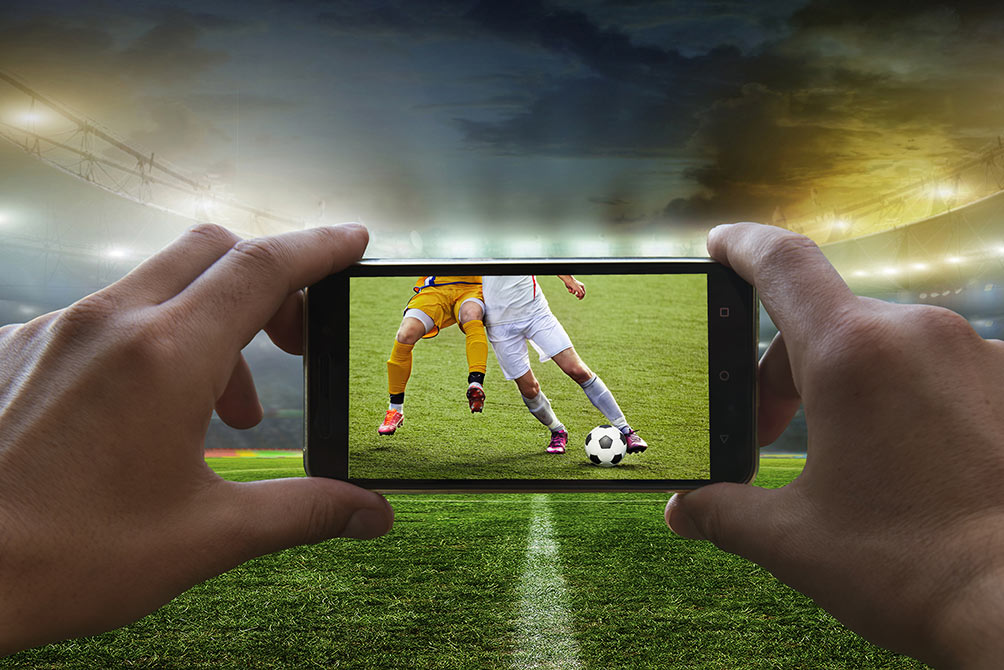 スマートフォンとサッカー動画
